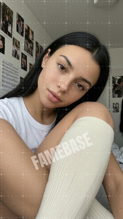AI Curvey - Natalia Oliva - Image 10