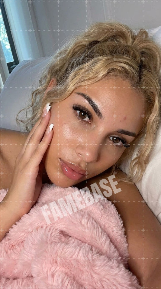 AI Latina - Isabella Perez - Image 1